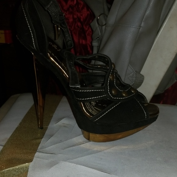 Size 7 stilettos - Picture 3 of 4